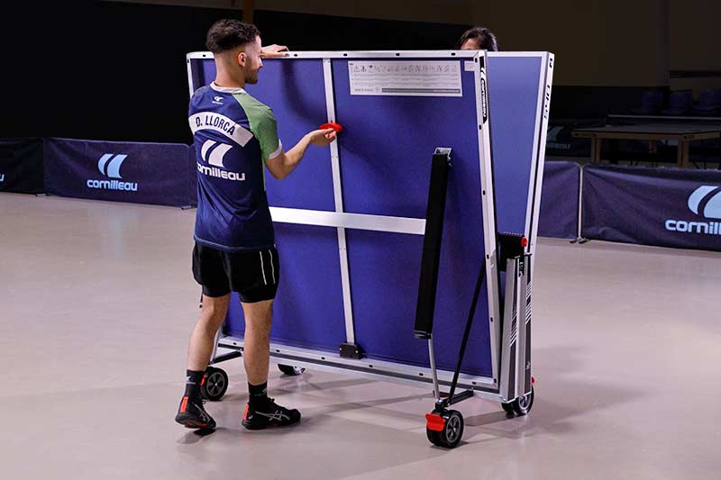 Persons who close a Cornilleau table tennis table competition 540 ITTF