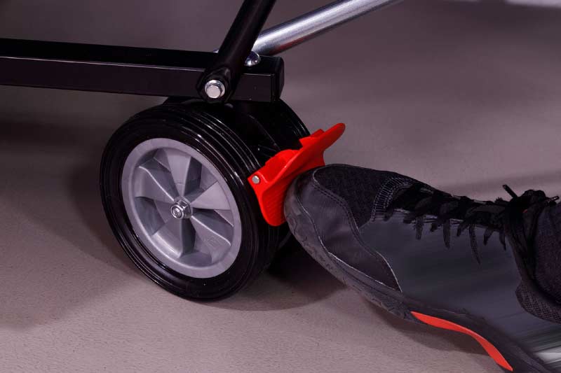 Foot pressing on the brake of the Cornilleau compétition 540 ITTF table tennis table